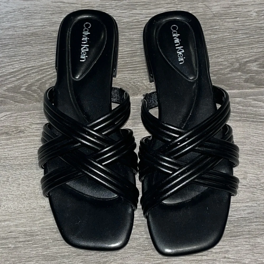 Calvin Klein Women’s black Trivy slide sandal size 7.5 NEW